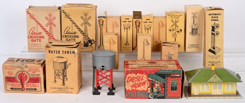MARX RAILROAD ACCESSORIES w/ BOXES (1 of 4)