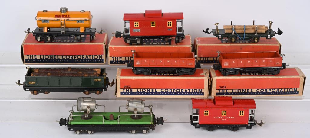 LIONEL ROLLING STOCK: Includes Lionel #812 Gondola, #2820 Flat Car with Search Lights, #831 Lumber Car, #2652 Gondola, #2652 Gondola, #2657 Caboose, and #807 Caboose. All in great original condition. Most with Boxes. Excel