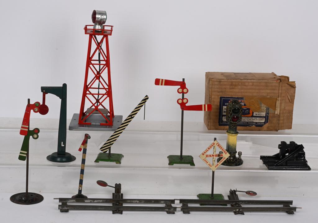 LOT OF RAILROAD ACCESSORIES (1 of 5)