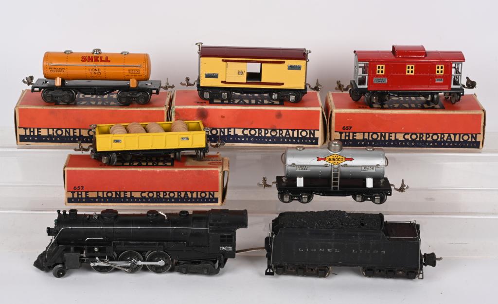 LIONEL #226E ENGINE & FREIGHT CARS (1 of 4)
