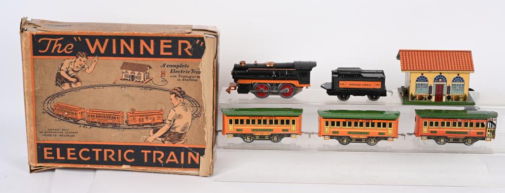 WINNER ELECTRIC TRAIN SET w/ BOX (1 of 5)