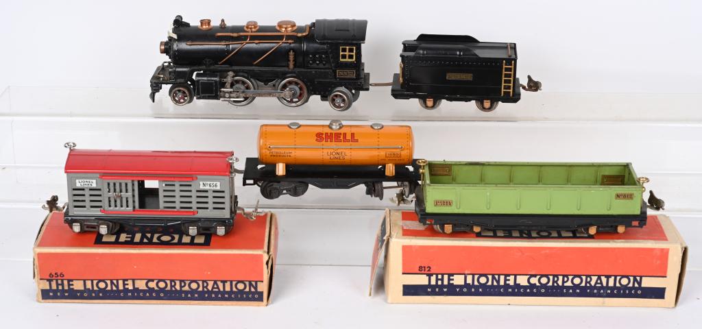 LIONEL 262E ENGINE & TENDER w/ FREIGHT CARS (1 of 4)