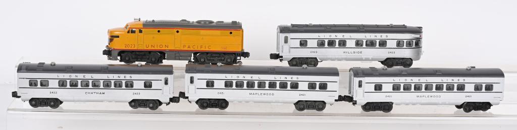 LIONEL 2023 UNION PACIFIC ENGINE & PASSENGER CARS (1 of 4)