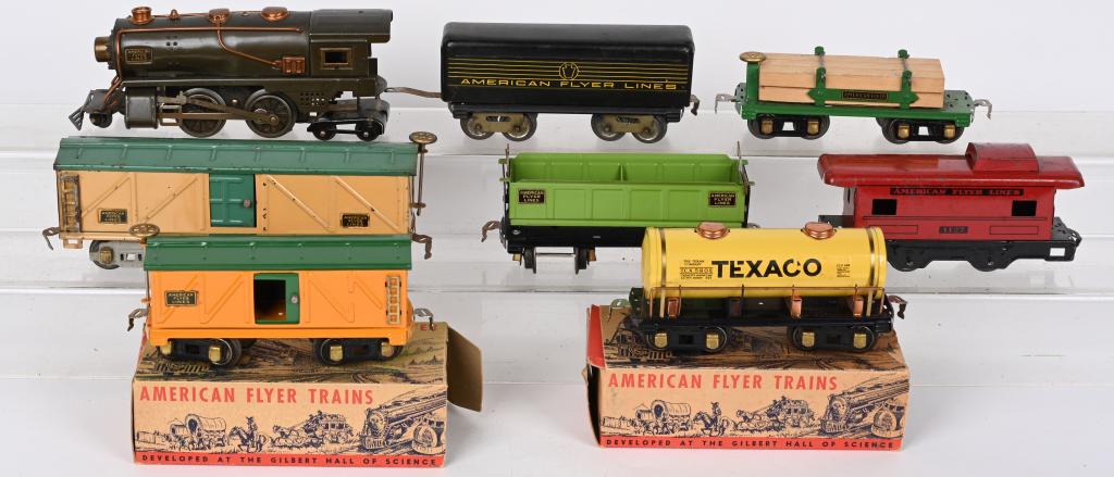 AMERICAN FLYER ENGINE & TENDER w/ FRIGHT CARS (1 of 4)