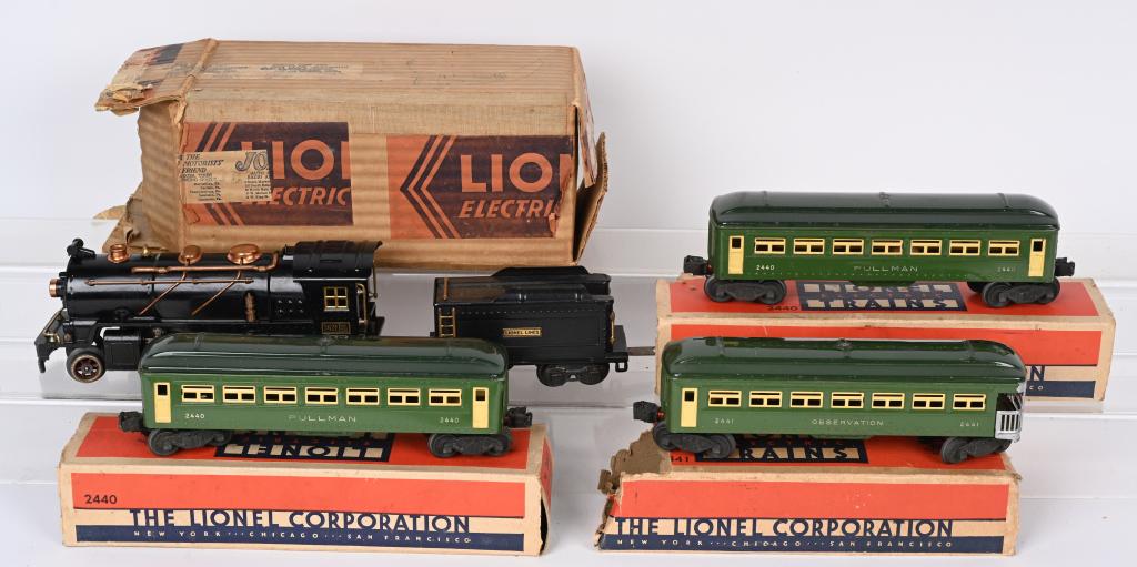 LIONEL 262E ENGINE & TENDER w/ PASSENGER CARS (1 of 4)