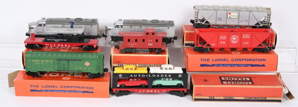 LIONEL 2023 UNION PACIFIC AA UNITS & FREIGHT CARS (1 of 3)