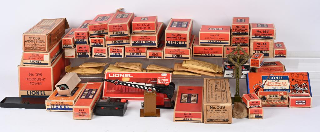 LIONEL RAILROAD ACCESSORIES (1 of 6)