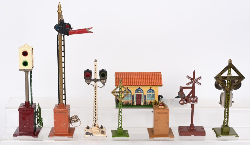 LIONEL ACCESSORIES (1 of 3)