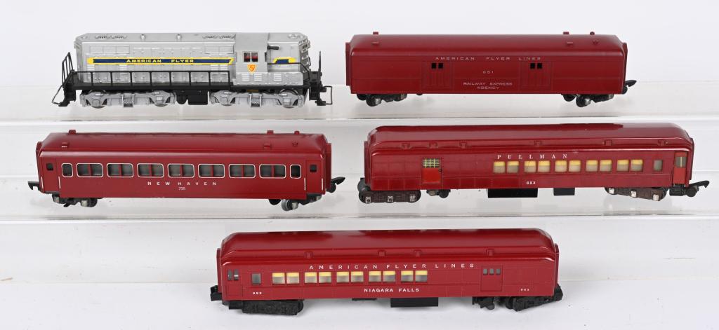AMERICAN FLYER #370 HO ENGINE & PULLMAN CARS (1 of 2)