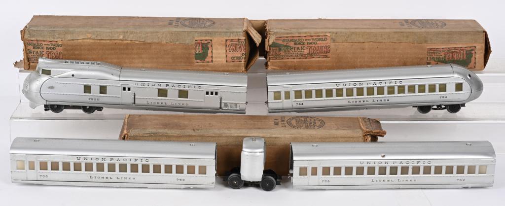 LIONEL #752E STREAMLINER & PASSENGER CARS (1 of 5)