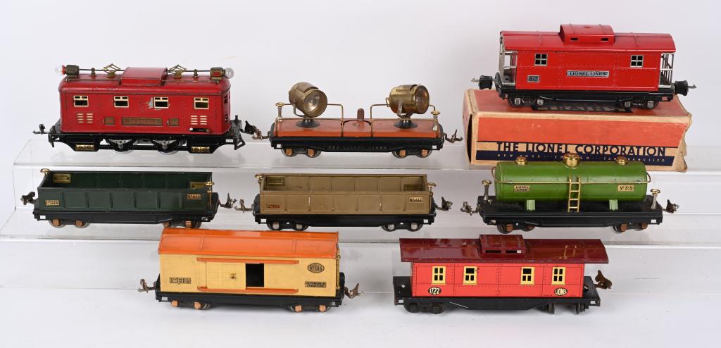 LIONEL 251E ENGINE & 7 FREIGHT CARS (1 of 4)