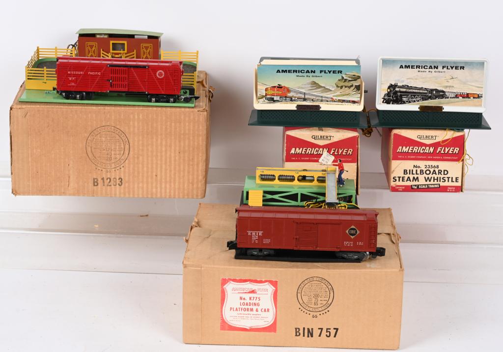 AMERICAN FLYER TRAIN ACCESSORIES LOT w/ BOXES (1 of 4)