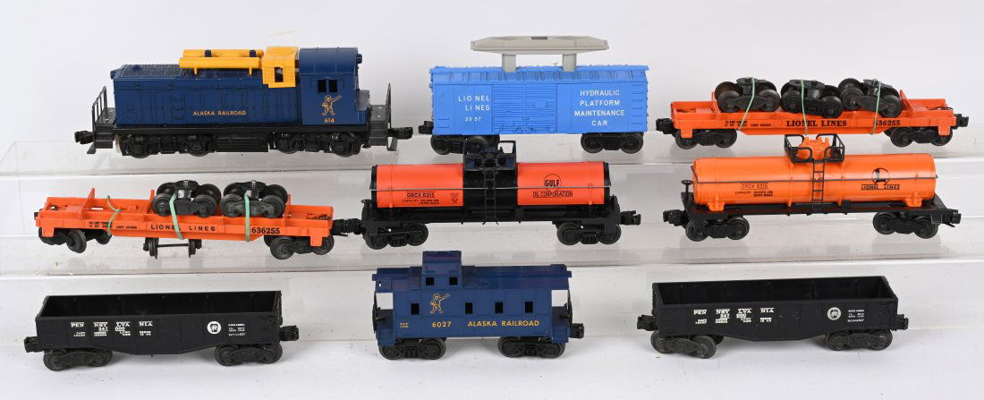 LIONEL 614 ENGINE & 8 FREIGHT CARS (1 of 4)