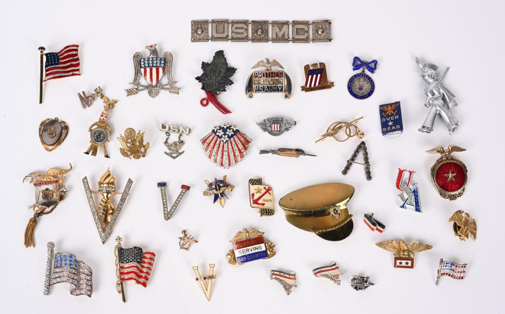 WWII SWEETHEART JEWELRY LOT US ARMY V FOR VICTORY: WWII Era Sweetheart lot including Rhinestone Flags, V for Victory pins, Remember Pearl Harbor, Sons In Service, Husband Serving Our Country, Brother Serving US Army, US Navy man with compass and other