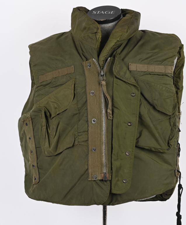 VIETNAM WAR M-1952A FLAK BODY ARMOR VEST: Vietnam era flak vest . Vest is a size large and dated 1969 with a fully functioning zipper. Excellent