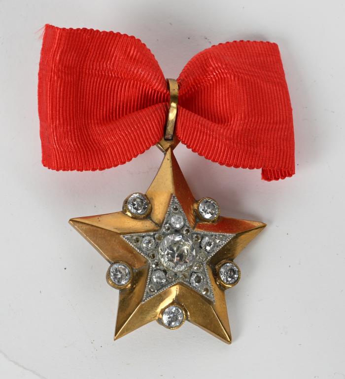 MARSHAL'S STAR OF THE SOVIET UNION WEARER'S COPY: MARSHAL'S STAR OF THE SOVIET UNION COPY. The marshal's star is an additional badge of rank worn by marshals of the armed forces of the Soviet Union, and subsequently the Russian Federation. The armed 