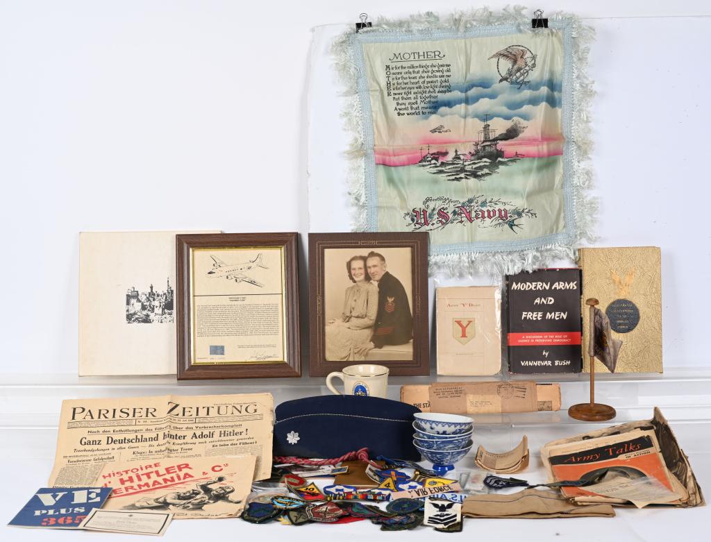 US MILITARY LOT USMC USA AIRFORCE WWII TO VIETNAM: Lot of militaria from WWII to post Vietnam including Patches, Photos, Insignia and other ephemera. Good.†