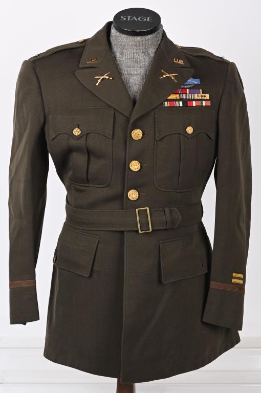 WWII US ARMY 81ST DIVISION OFFICERS UNIFORM JACKET: Attractive WWII 1st Lieutenant uniform from a member of the 81st Division. The tunic is adorned with standard†US and Infantry Officers†insignia. to the lapel, Sterling 1st Lt. OfficersR