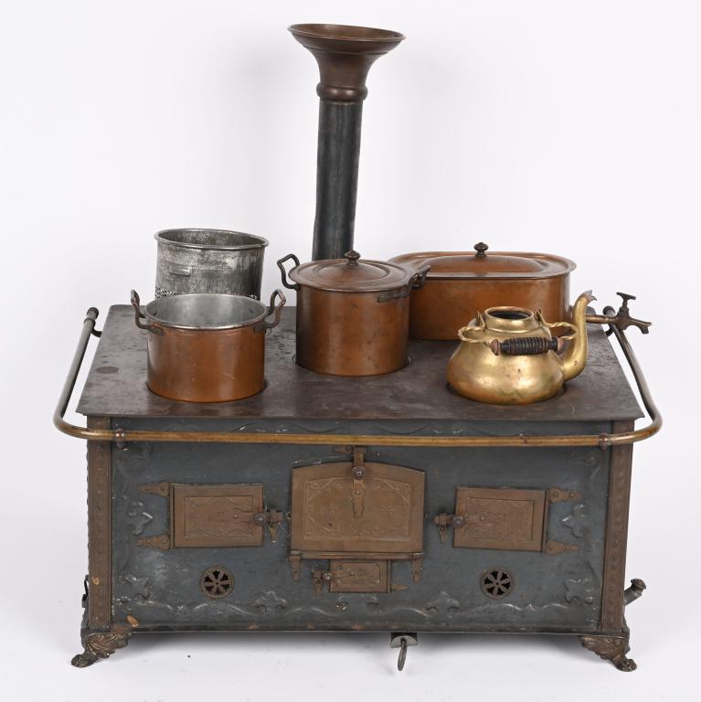 18" GERMAN TIN CHILD'S STOVE (1 of 4)