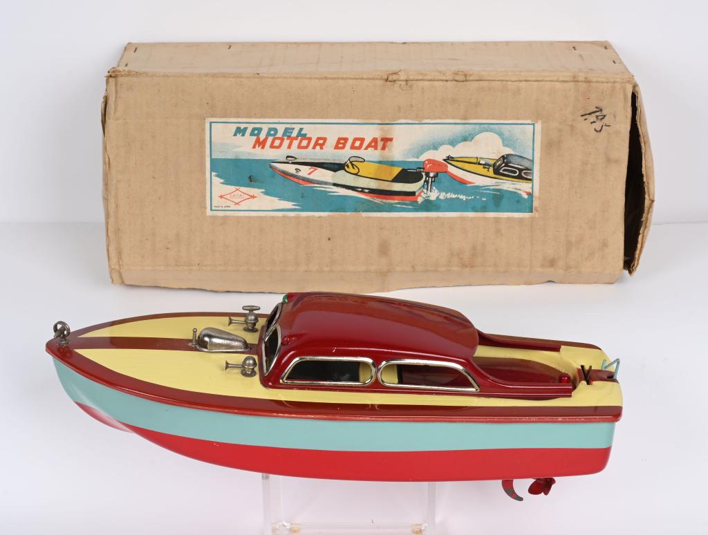 JAPAN BATTERY OP MOTOR BOAT w/ BOX: All original tin battery operated Motor Boat. Looks basically never played with. Boxed 16" Excellent