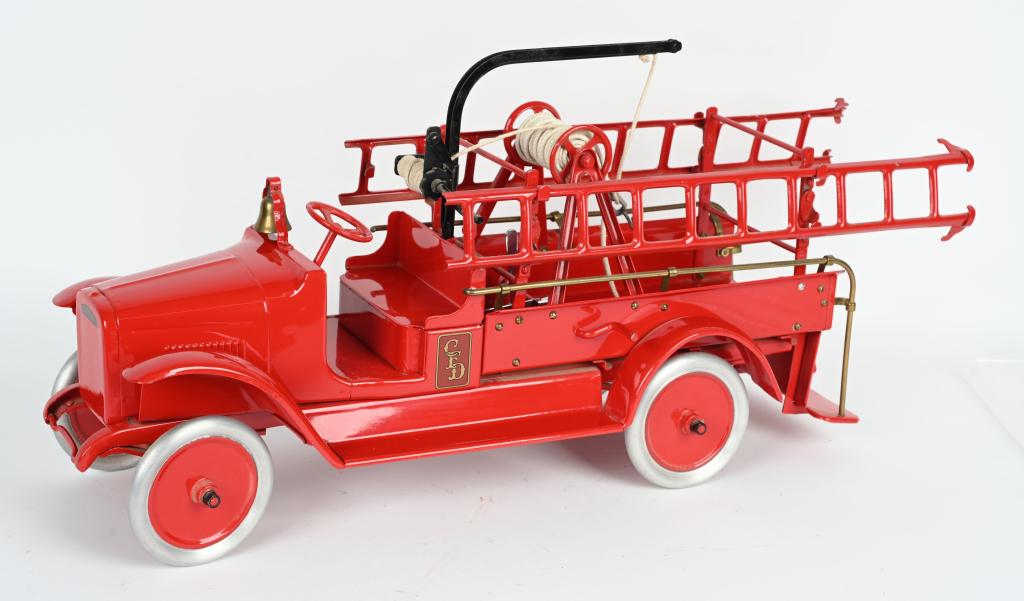 BUDDY L PRESSED STEEL HOOK & LADDER FIRE TRUCK (1 of 4)