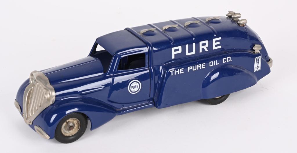 METALCRAFT 1930'S PURE OIL TRUCK (1 of 5)