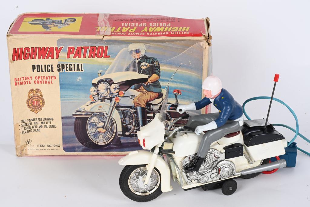 JAPAN BATTERY OP HIGHWAY PATROL MOTORCYCLE w/ BOX (1 of 7)