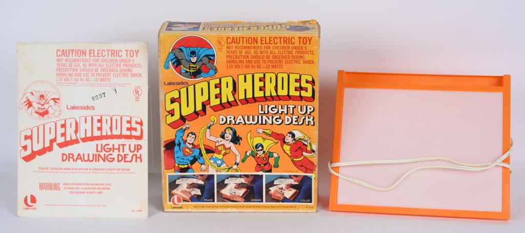 LAKESIDE SUPER HEROS LIGHT UP DRAWING DESK w/ BOX (1 of 4)