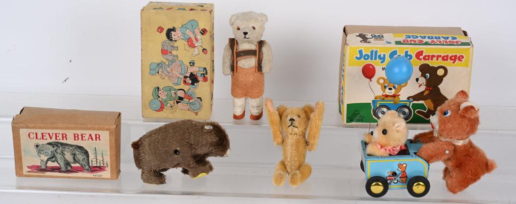 LOT OF WINDUP BEAR TOYS (1 of 5)