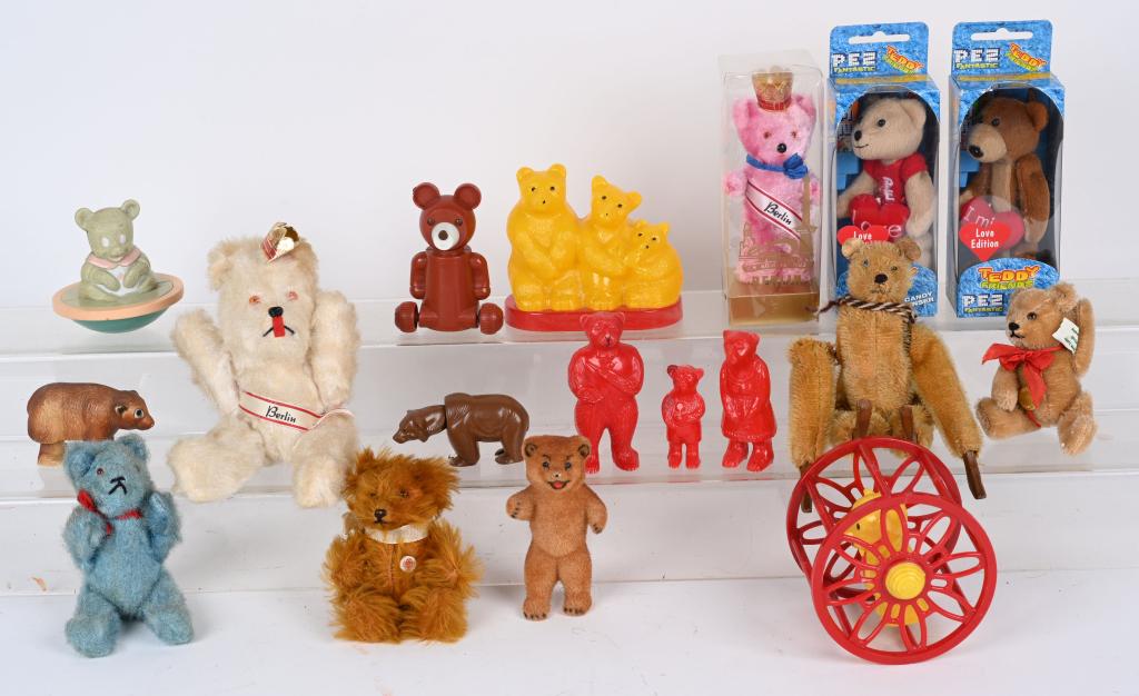 LOT OF BEAR TOYS (1 of 4)