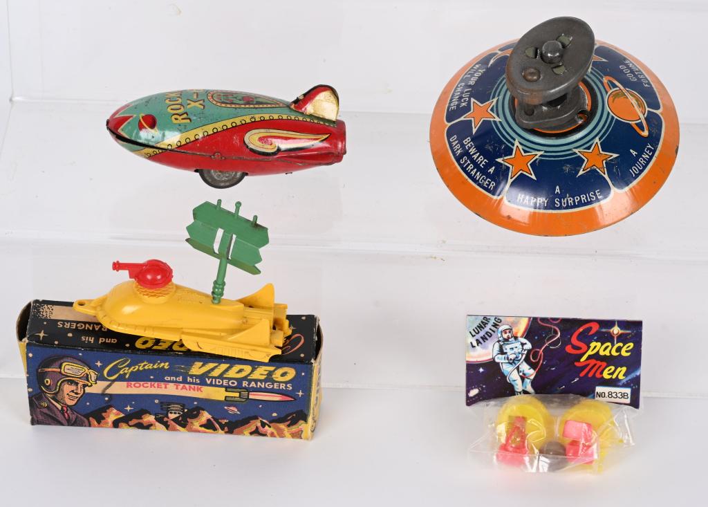 LOT OF SPACE TOYS (1 of 4)