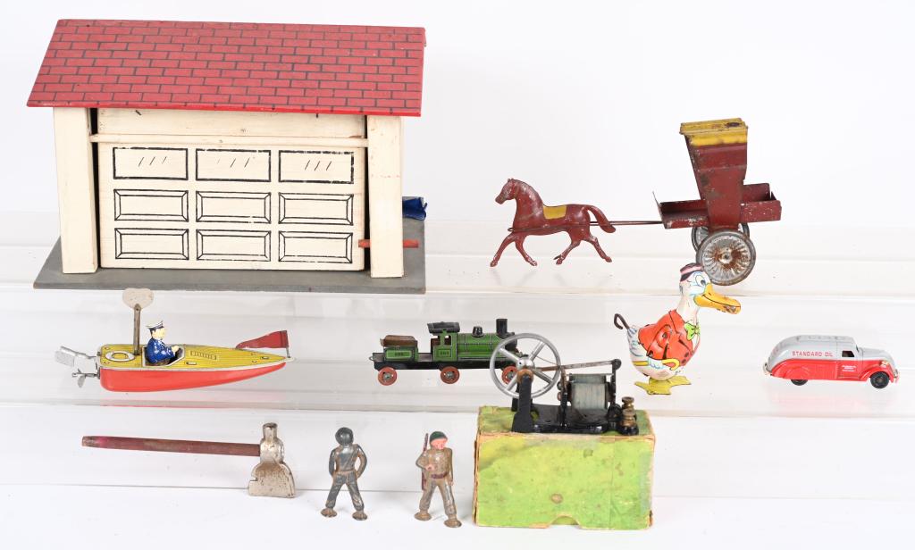 LOT OF VINTAGE TOYS (1 of 2)