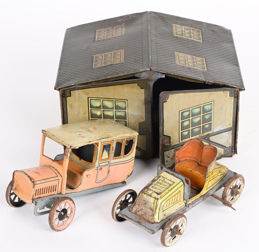 BING GARAGE & 2 TIN WINDUP AUTOS (1 of 5)