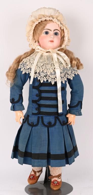 NICE 28"JUMEAU CLOSED MOUTH FASHION DOLL: 28", Circa 1885. Socket head, jointed composition body, stamped VIII on back of head. Blue glass sleep eyes,applied ears, closed mouth, pierced ears dimple. Beautiful outfit with bonnet. Head is clean