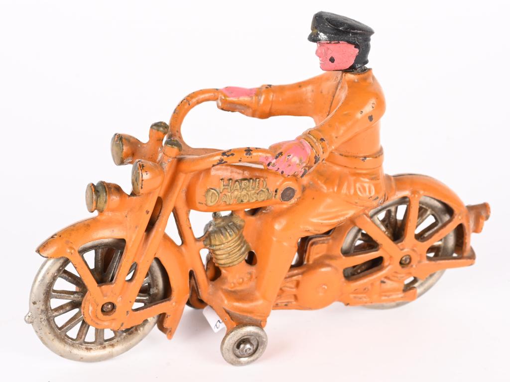 HUBLEY SWIVEL HEAD HARLEY DAVIDSON: Hubley cast iron Swivel Head Motorcycle. Scarce orange color. No breaks or repairs. Still has very nice paint. Desirable nickel wheel version. 7" Excellent