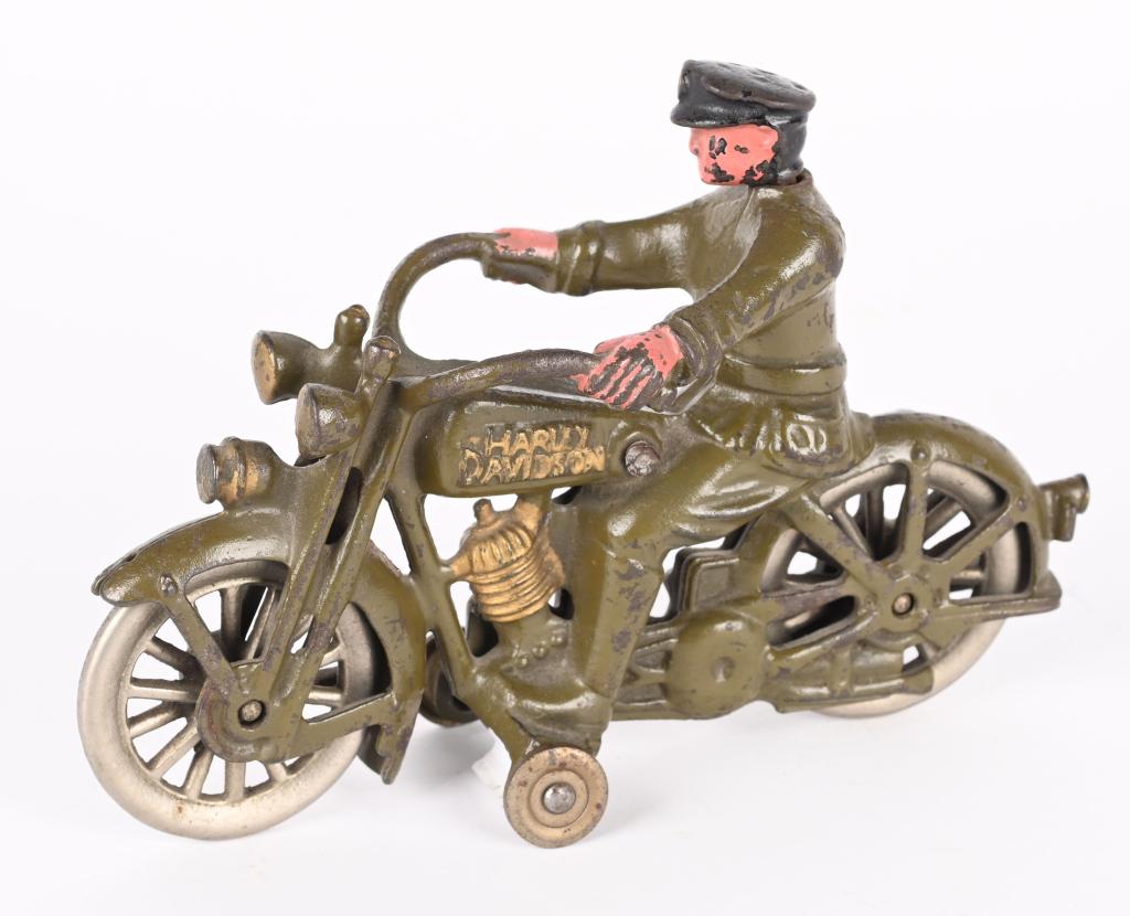 HUBLEY SWIVEL HEAD HARLEY DAVIDSON: Hubley cast iron Swivel Head Motorcycle. Scarce green color. No breaks or repairs. Still has very nice paint. Desirable nickel wheel version. 7" Excellent