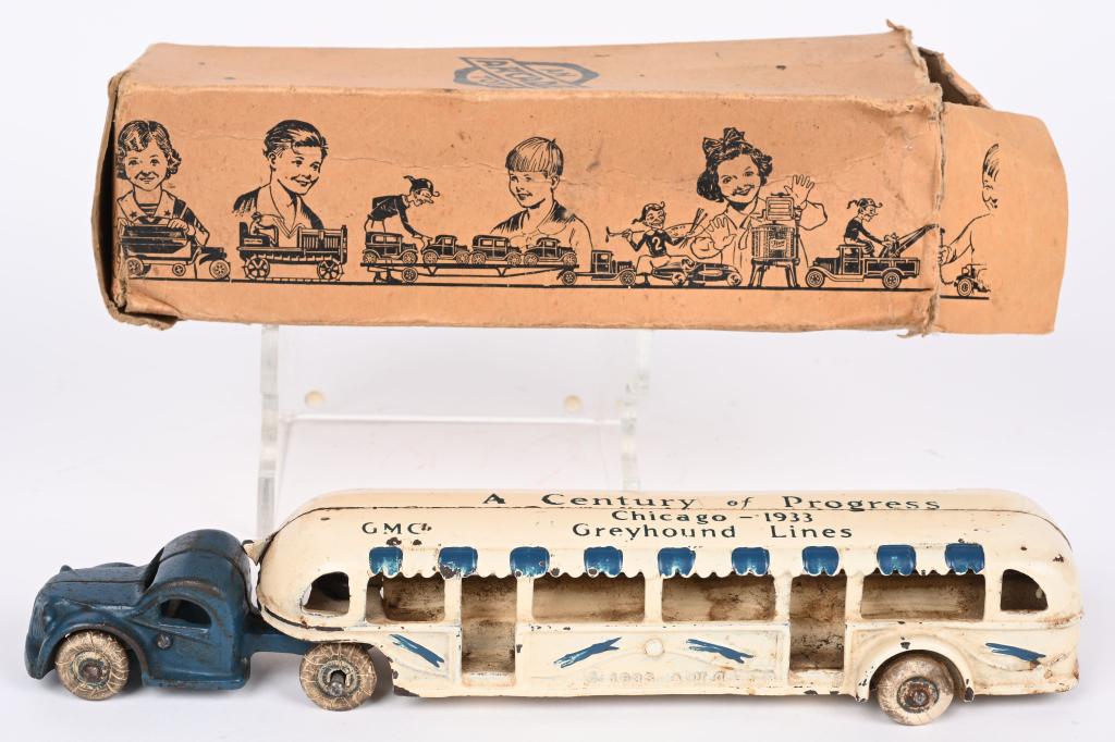 ARCADE CAST IRON CHICAGO WORLD'S FAIR BUS w/ BOX: Arcade 1933 Century of Progress Chicago Worlds Fair Greyhound Bus with the original box. No cracks or repairs and has Arcade sticker on cab. Should clean to a higher grade. Includes rare original box 