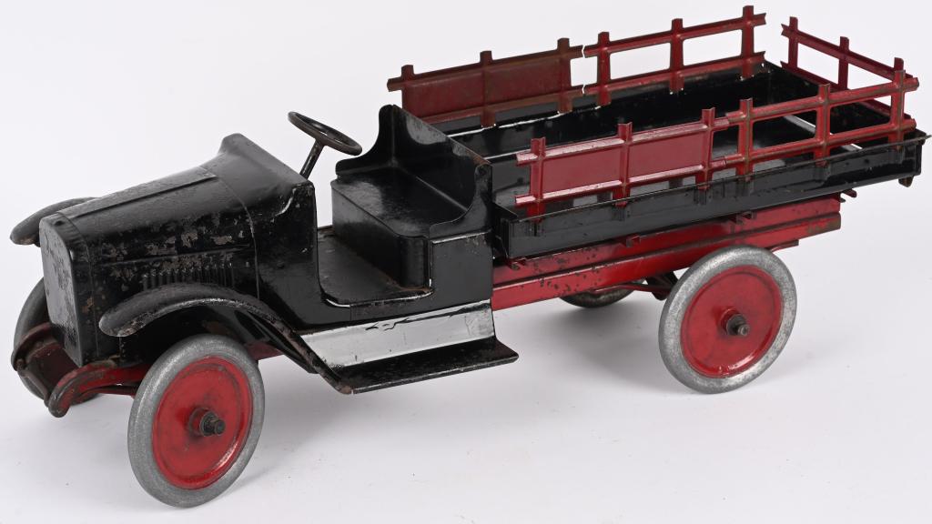 BUDDY L PRESSED STEEL STAKE SIDE TRUCK: Buddy L pressed steel Stake Side Truck. All original and complete with Stake Sides. Has decent paint and decals. Hard truck to find. 24" Very Good