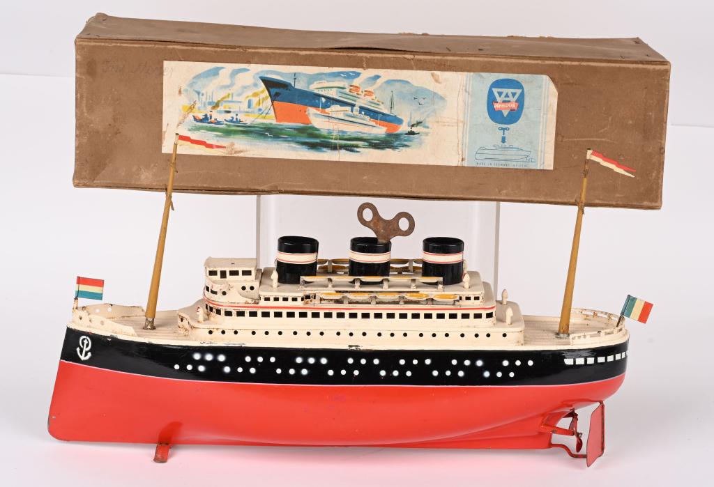 16" ARNOLD WINDUP OCEAN LINER w/ BOX: Arnold windup Ocean Liner, Large and impressive ship All original with wonderful paint and details. Still has both masts. Windup works. Comes with Box. 16" Excellent