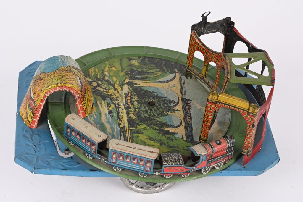 GELY TIN TRAIN GO ROUND PULL TOY: Gely tin Trail Go Round Pull Toy. All original with great graphics. 7" Excellent