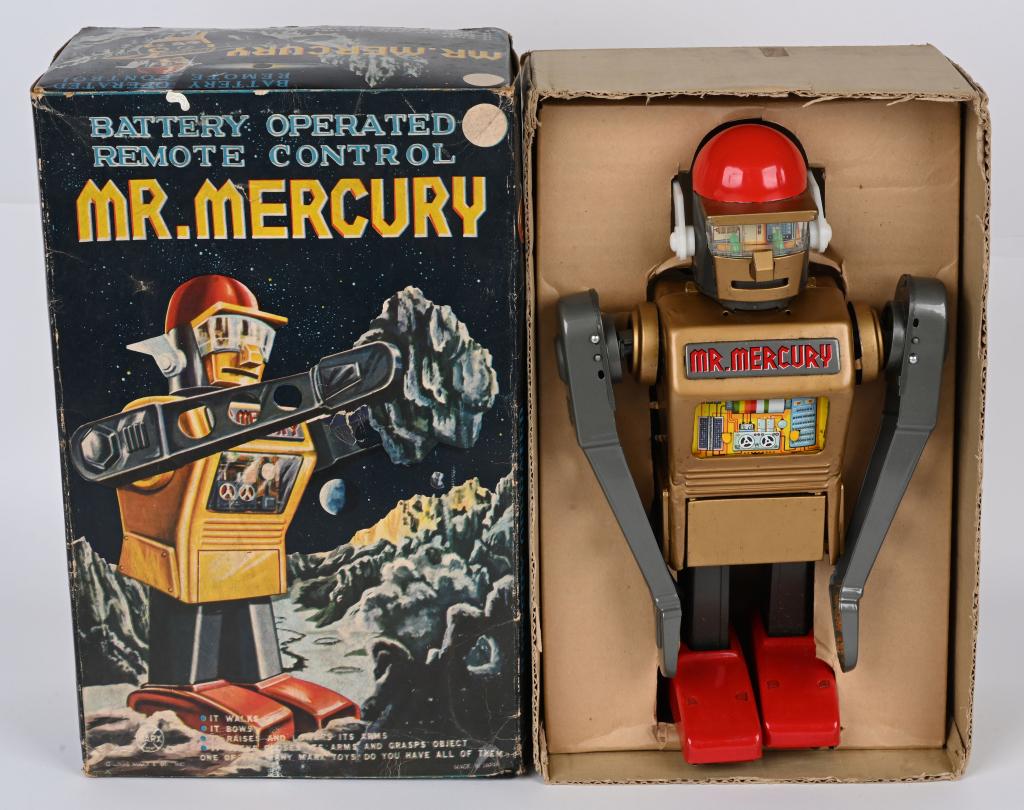 MARX BATTERY OP GOLD MR MERCURY w/ BOX: marx battery operated Gold Mr Mercury. All original and in very clean condition. Toy has great colors. Worked when tested. Foam in hands has deteriorated like normal. Comes with Box and Insert. 14" Ex