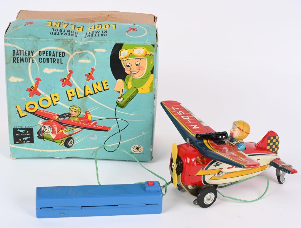 JAPAN BATTERY OP LOOP PLANE w/ BOX: Japan battery operated Loop Plane. All original and complete. Toy looks basically never played with condition. Worked when tested. Boxed 9" Excellent