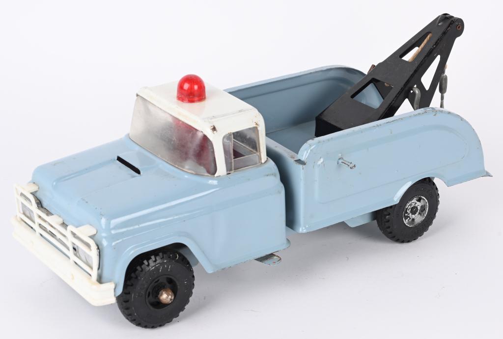 BUDDY L TOW TRUCK: All original with decent paint and decals. 1 replaced wheel. 14" Excellent