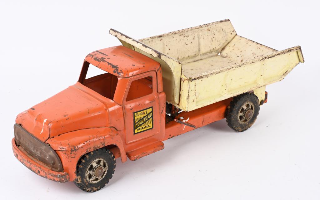 BUDDY L HYDRAULIC DUMP TRUCK: All original with decent paint and decals. 20" Very Good