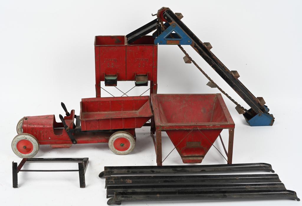 Structo Dump Truck & Hoppers Auction