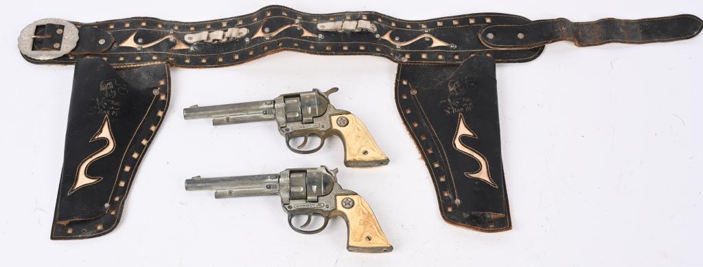 LEATHER HOLSTER & 2 CAP GUNS (1 of 2)