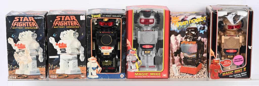 6- HONG KONG BATTERY OP ROBOTS w/ BOX (1 of 5)