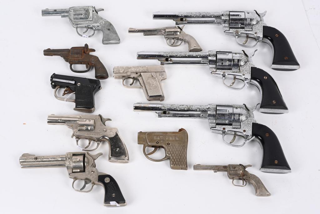 LOT OF VINTAGE CAP GUNS (1 of 5)