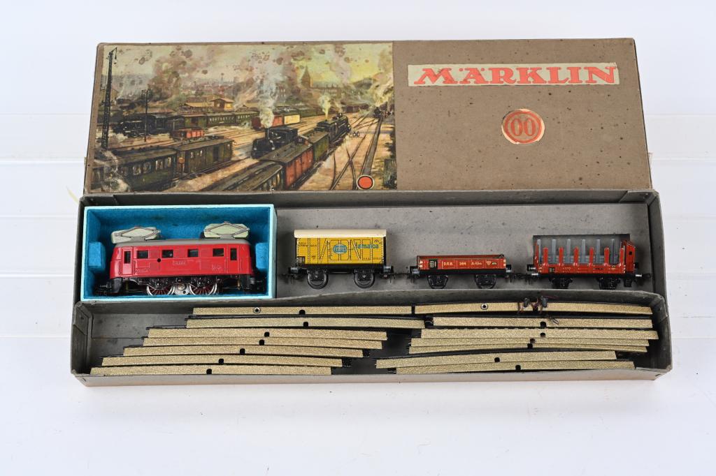 1949 MARKLIN HO TRAIN SET (1 of 5)