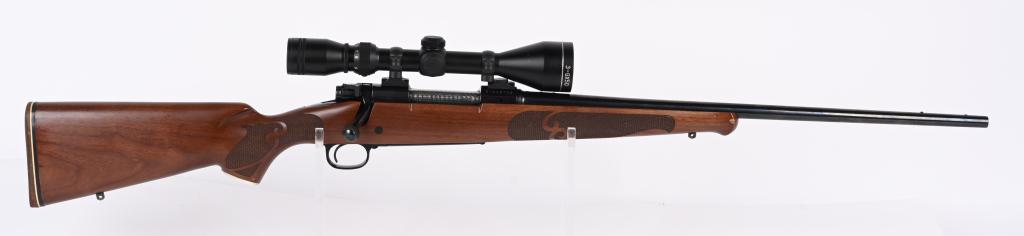 WINCHESTER MODEL 70 XTR FEATHERWEIGHT: SERIAL NUMBER: G1808755. BARREL: 22". CALIBER: .270 WIN. MANFACTURED: 1980'S. Featherweight barrel. Original blued finish. Walnut stock with fine checkering on the wrist and forearm. Added red rubber 